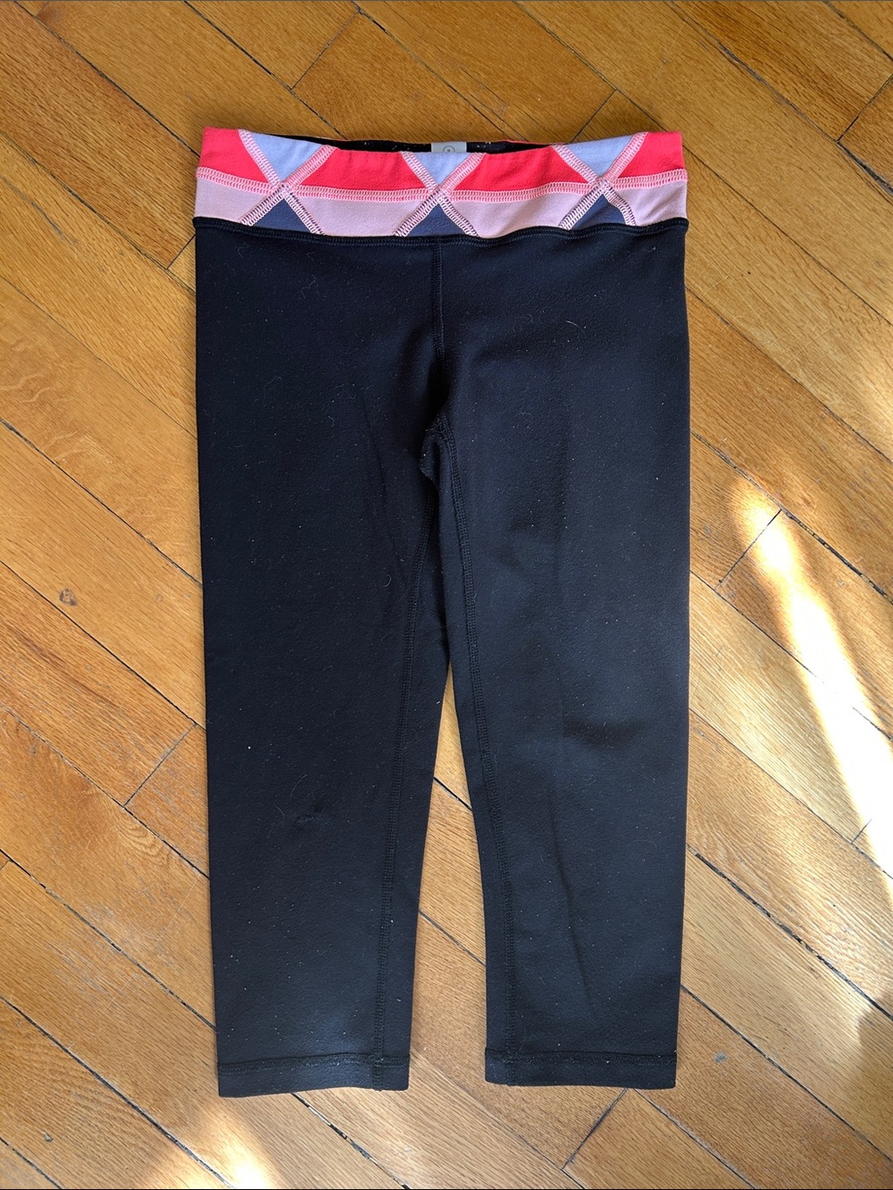 IVIVVA kids lululemon capri leggings in pink black coral, age 8